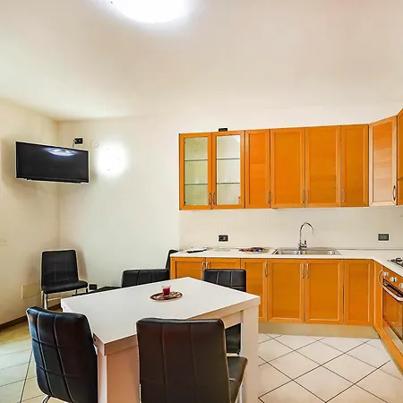 Apartamento La Terrazza Moderno Con Terrazza E Garagewifi Caprino Veronese